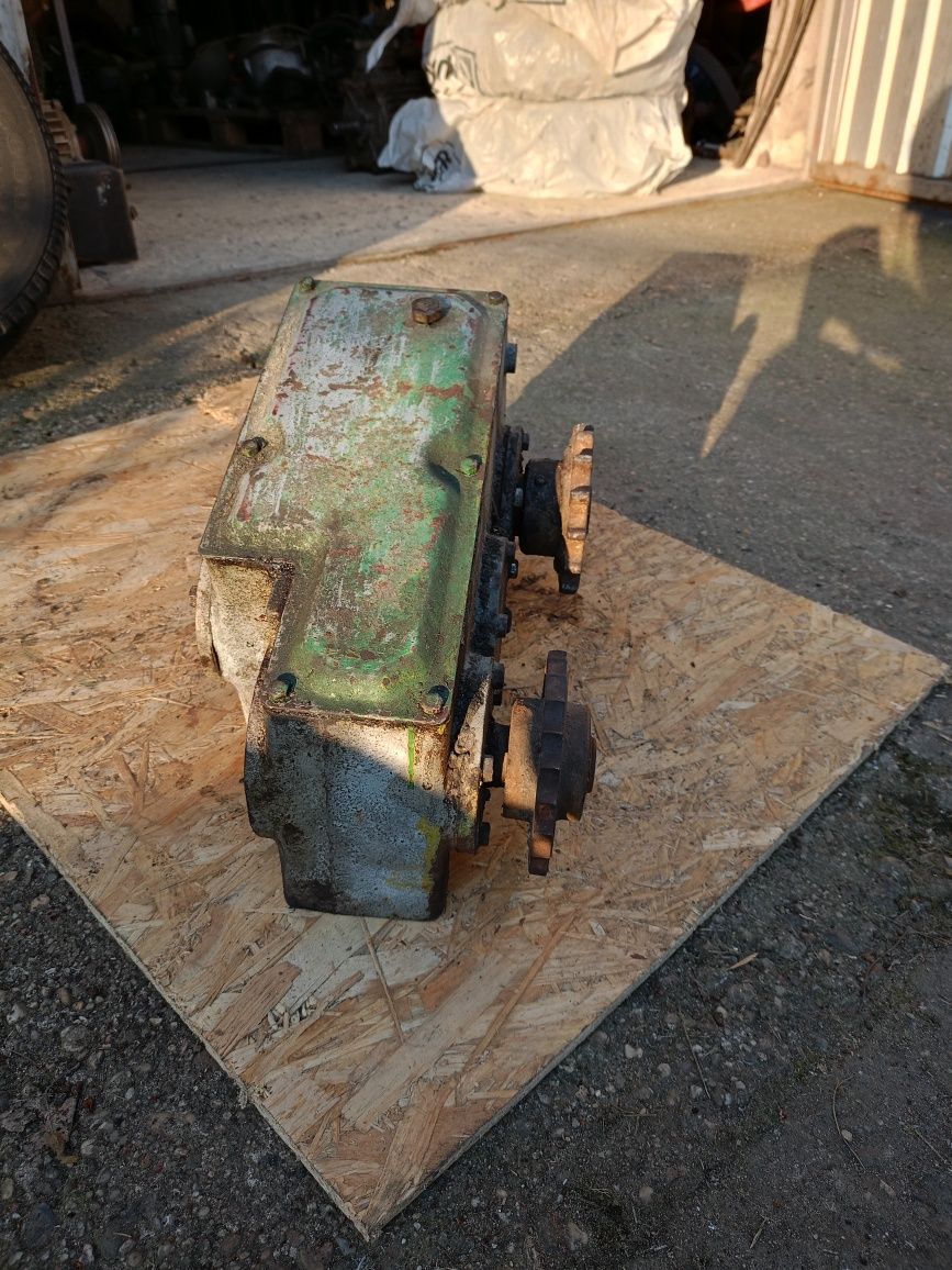 Hydromotor z przekładnią do  rozsiewacza RCW 3