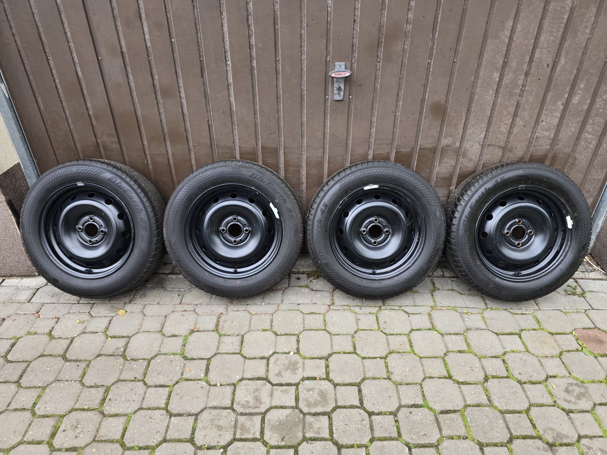 Felgi z oponami 185/65R15 RENAULT Clio IV 4 4x100 Megane SANDEROL