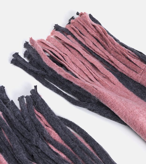 Różowo-szary szal z frędzlami Lana