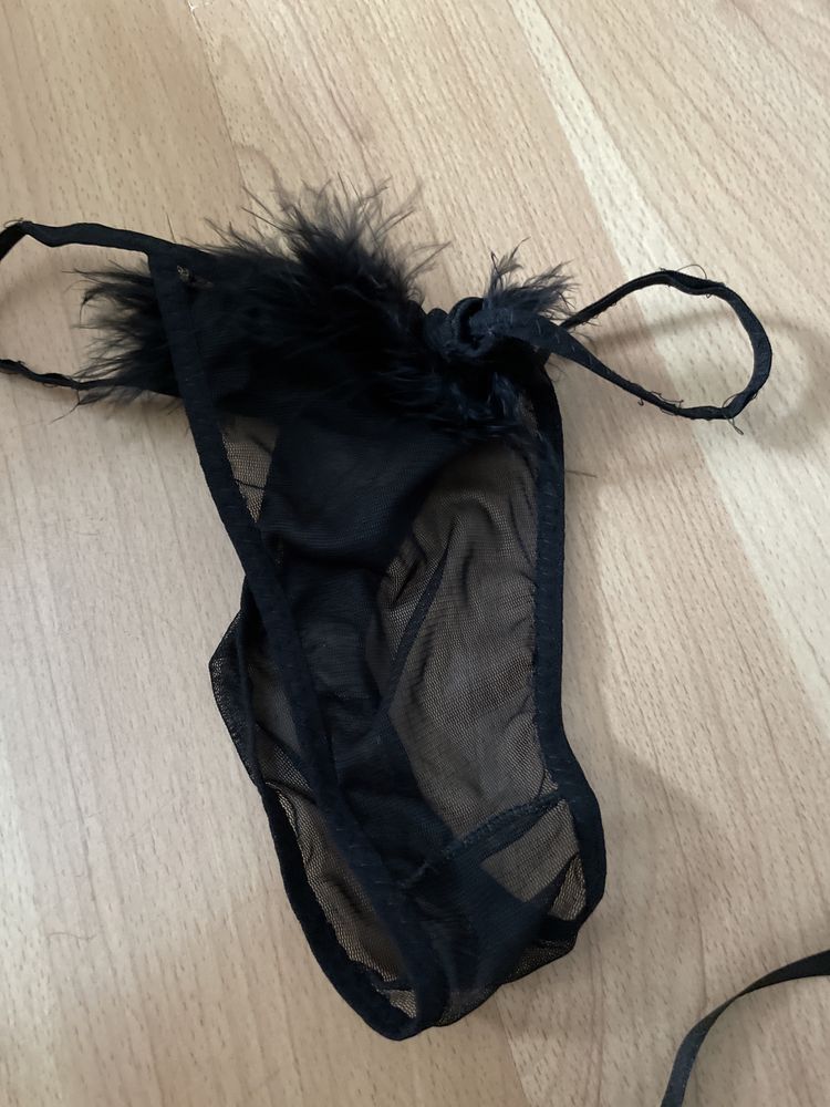 Komplet bielizny top + stringi z futerkiem