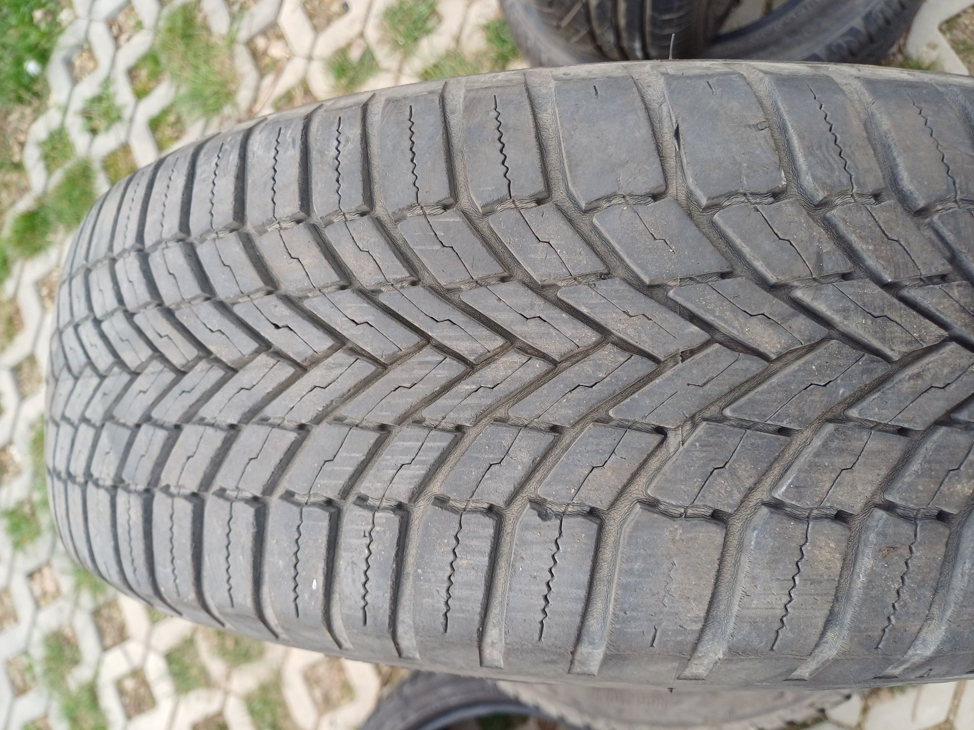 Cena za 4 opony wielosezonowe 175/65r15 BRIDGESTONE 2020r