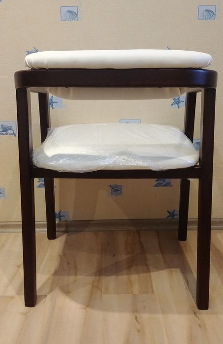 Авторские стулья.