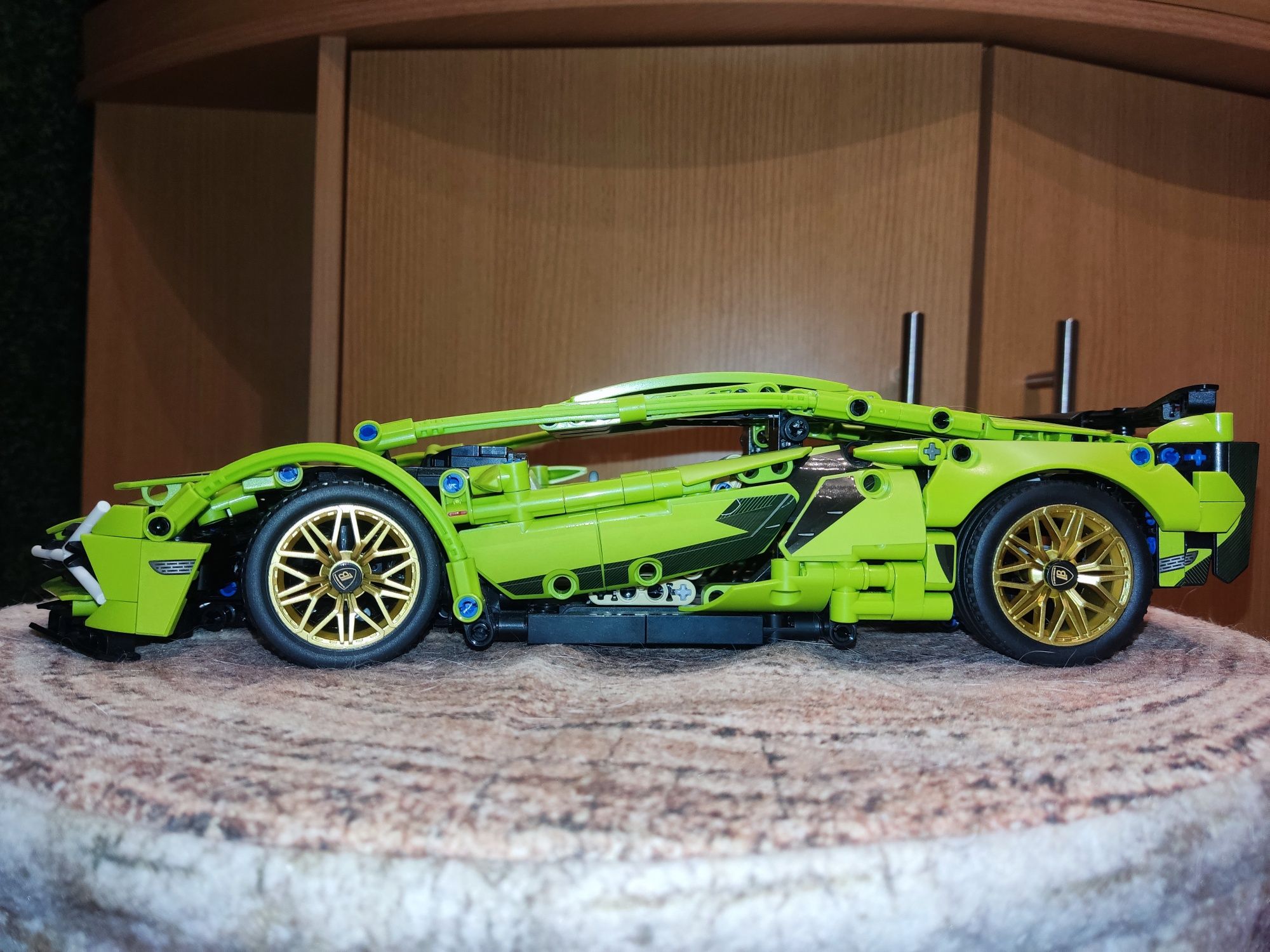 Lamborghini SIAN na bazie chińkich klocków kompatybilnych z LEGO.