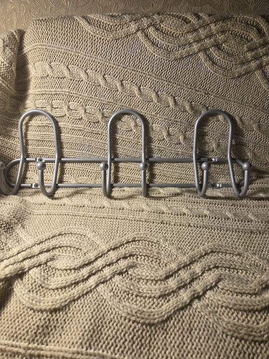 Продам металеву настінну вішалку