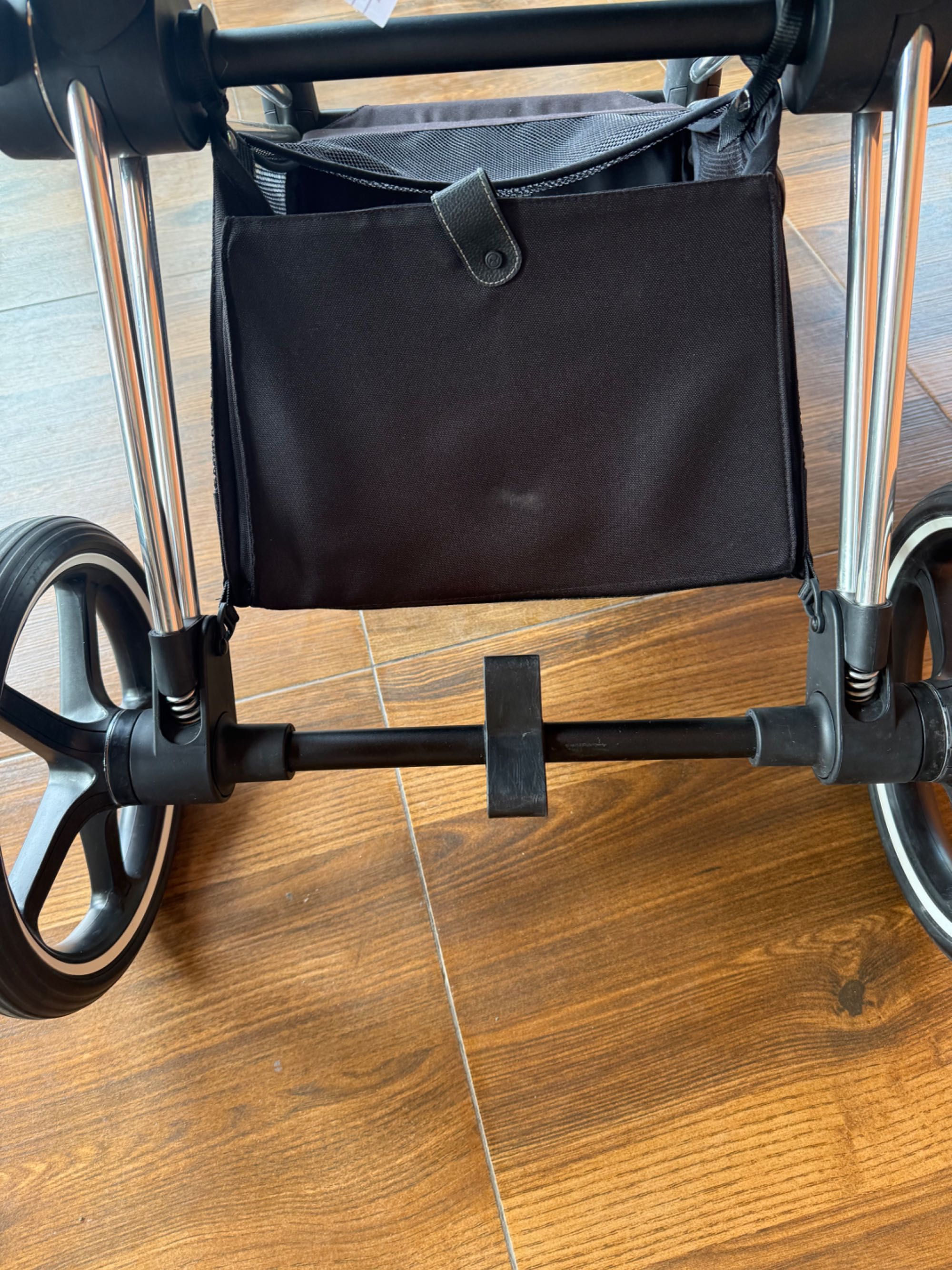 Cybex Priam 4. Chrome Black Gray