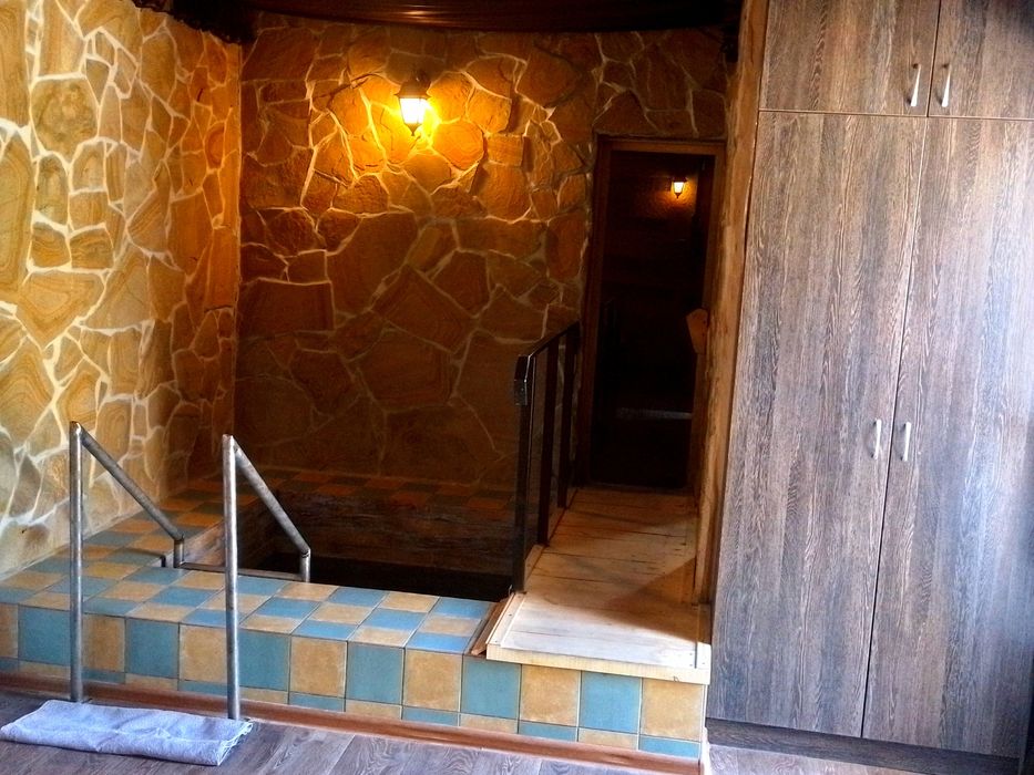 Баня на дровах в Одессе, бассейн, дубовые веники