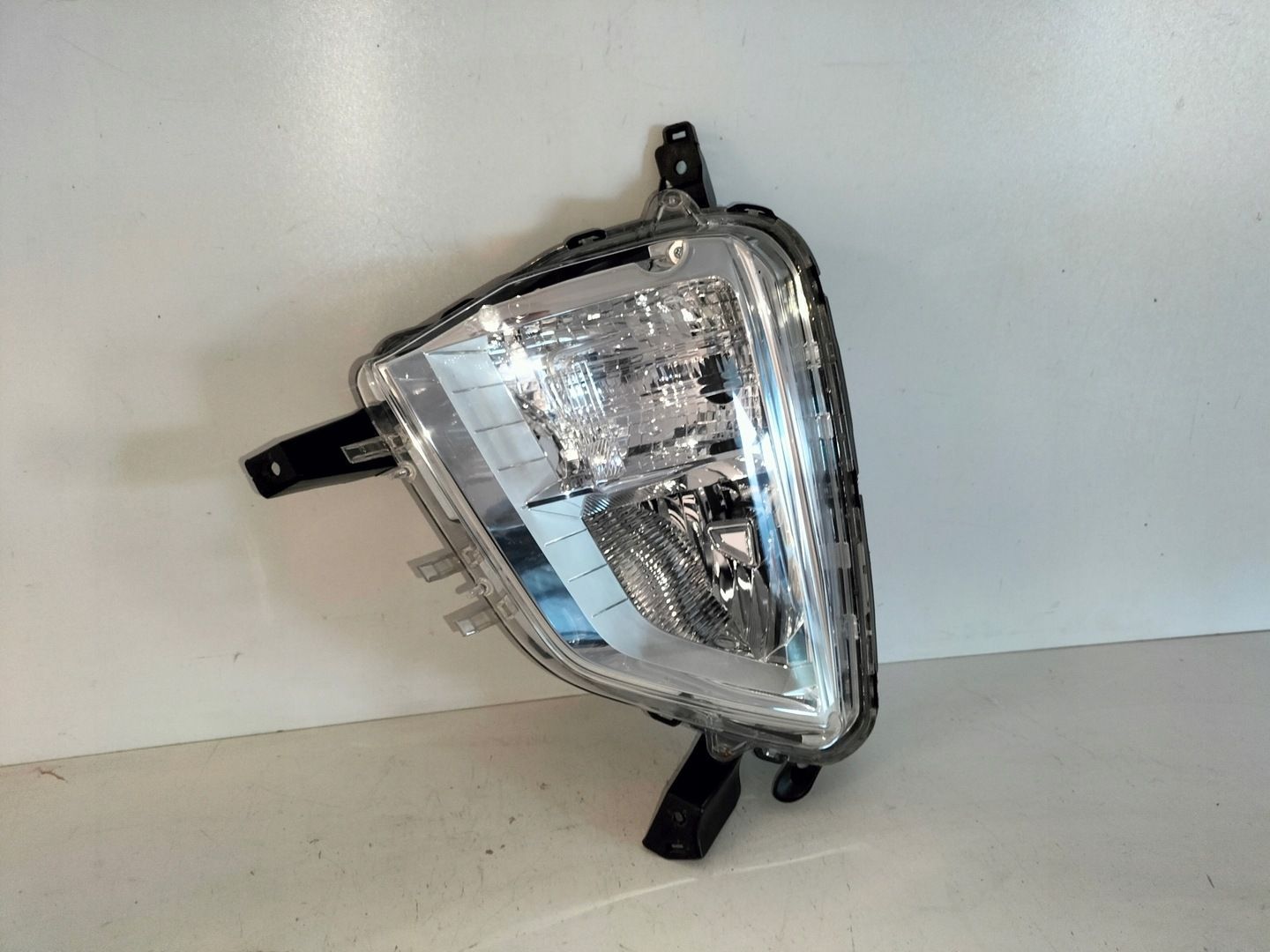 Halogen lampa przód lewy MITSUBISHI ECLIPSE CROSS 17-