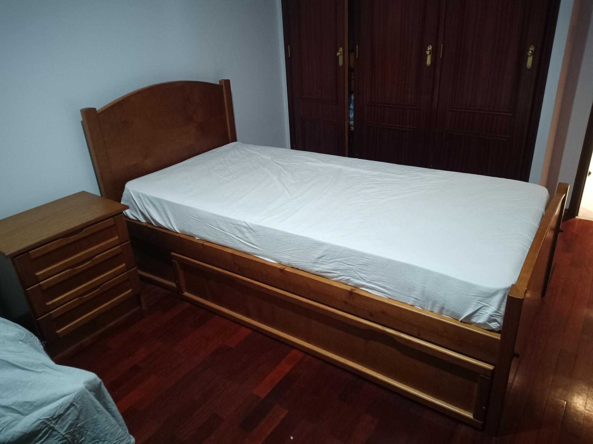 Cama individual com com gaveta; estrado e colchão