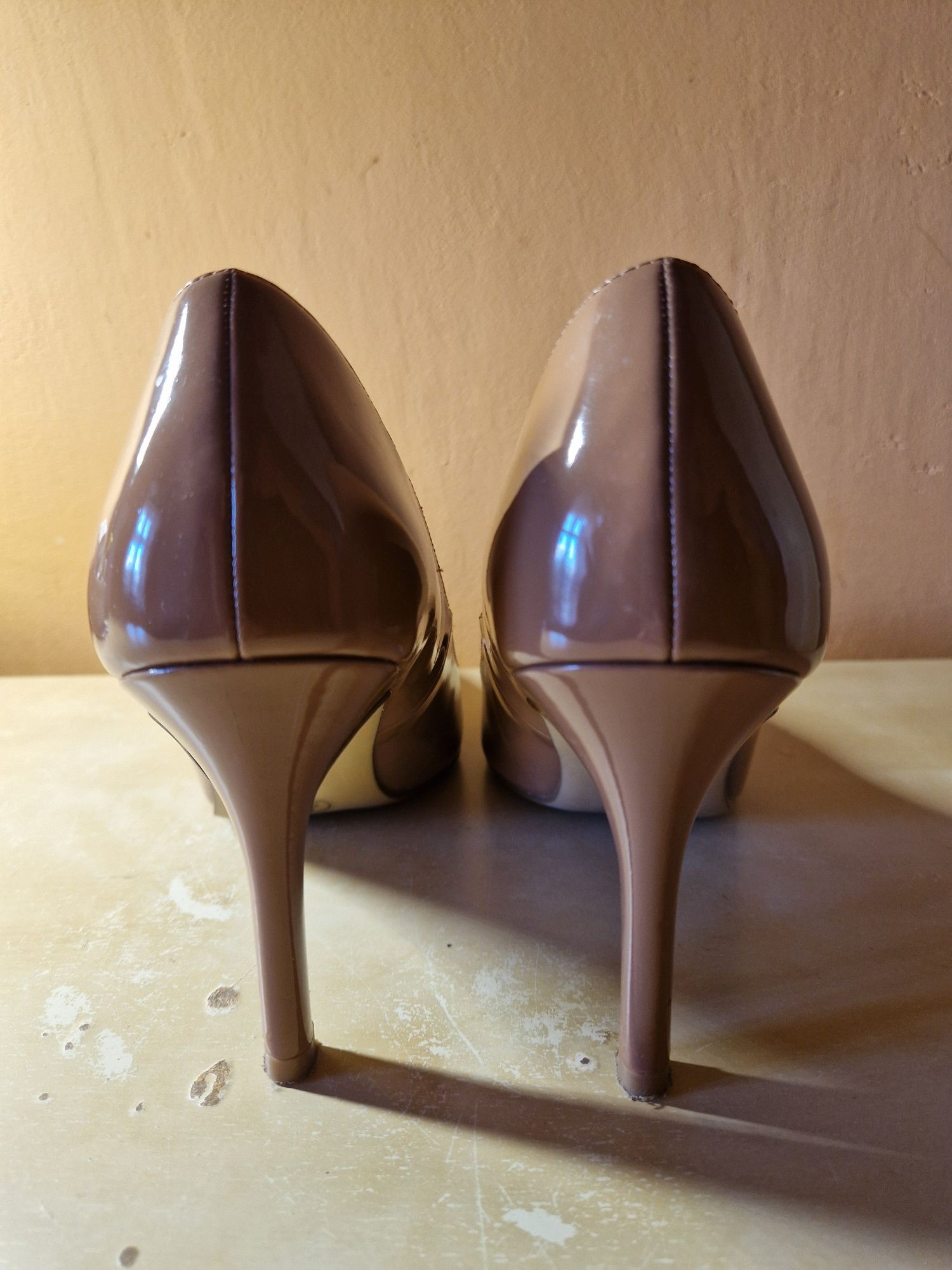Szpilki, buty na obcasie 9 cm beżowe, brązowe, cieliste