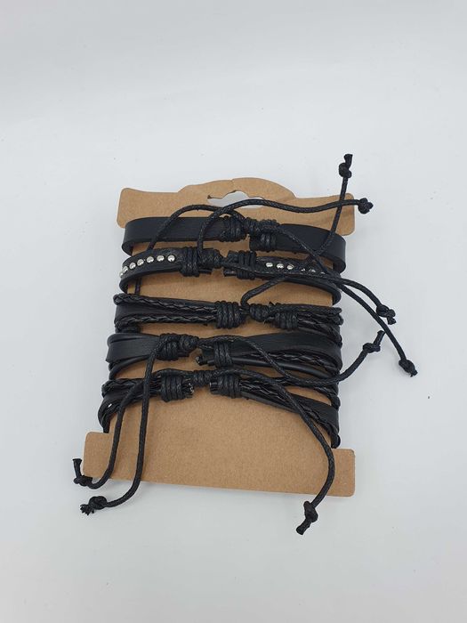 Bransoletki ze sztucznej skóry z metalowymi ozdobami