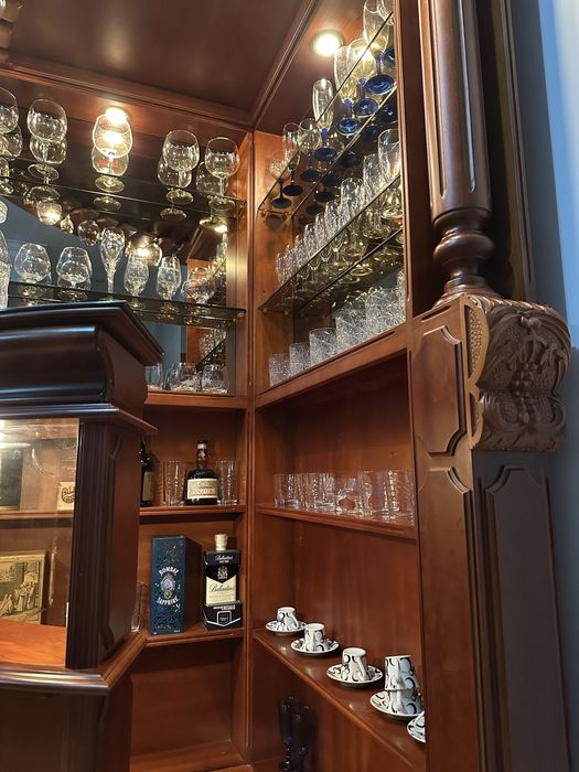 Bar de sala em madeira castanho