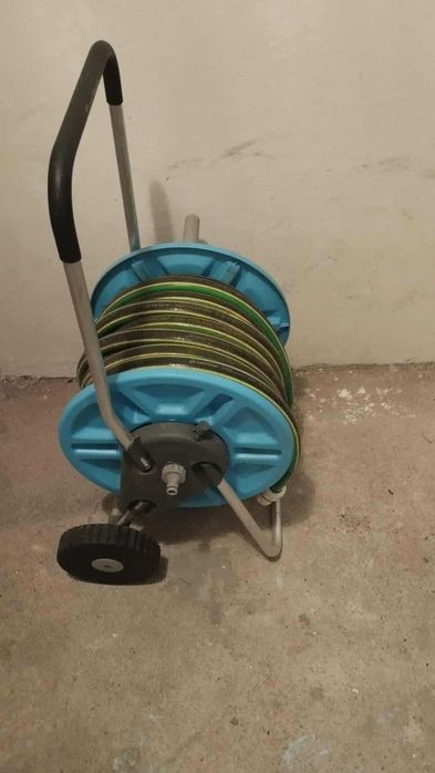 Wąż ogrodowy na wózku