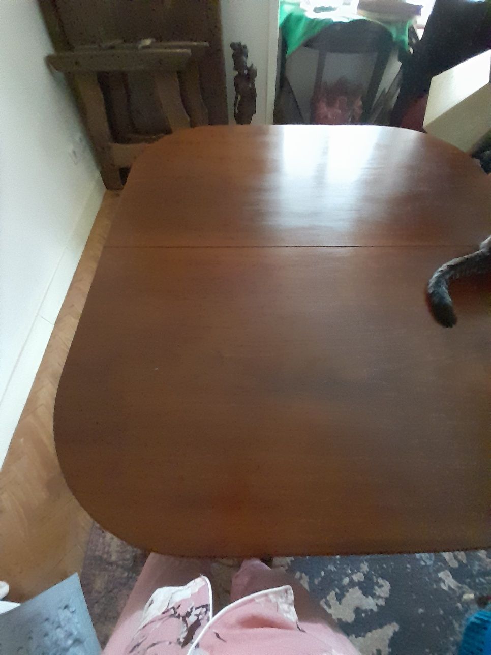 Mesa de jantar em mogno