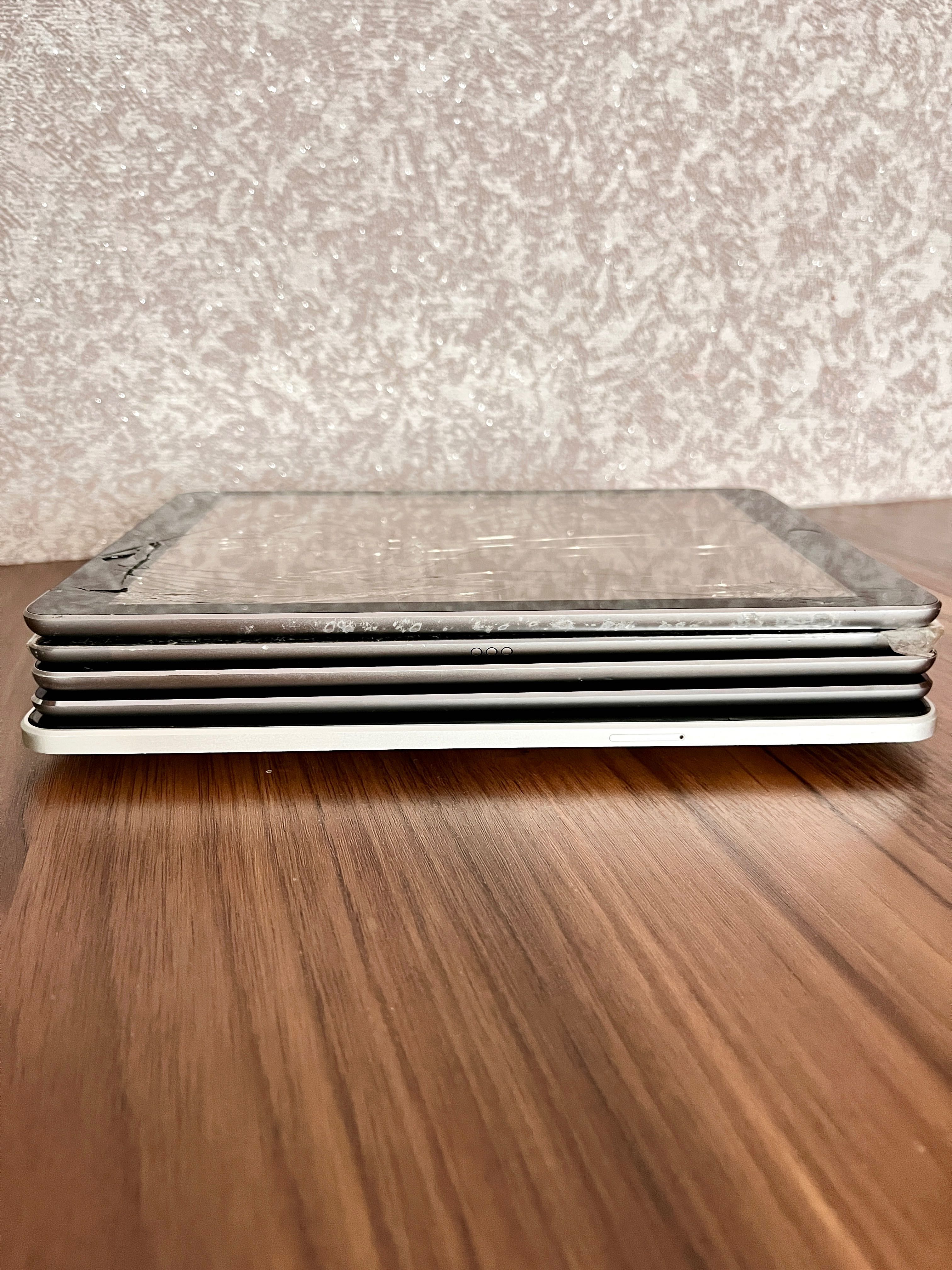 Лот 5 iPad - цілі та биті(під ремонт або запчастини)