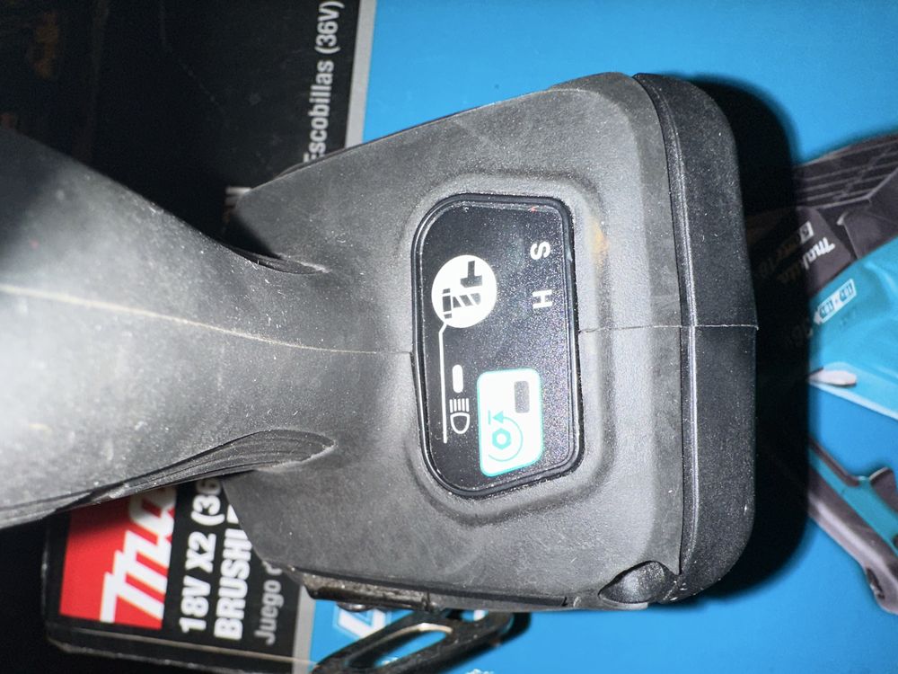 Акумуляторний гайковерт Makita XWT12.18v