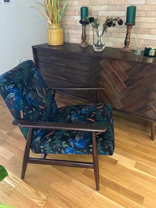 Ciekawy fotel stylowy