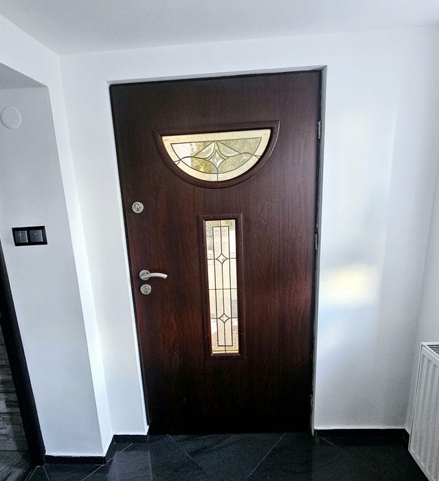 Drzwi wejściowe do domu 90