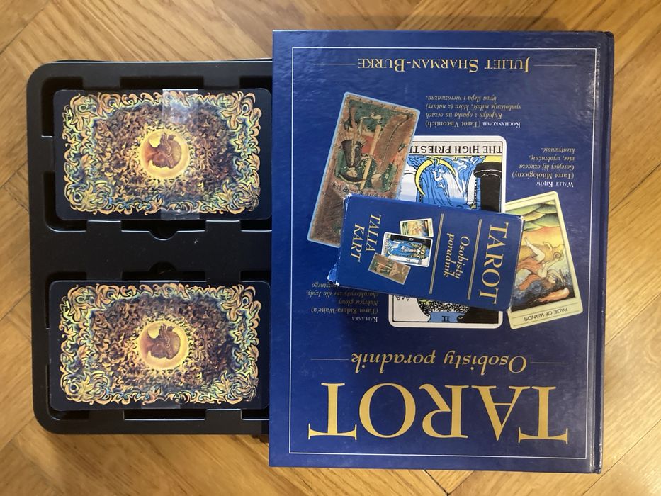 Tarot ksiazka + dwie talie kart