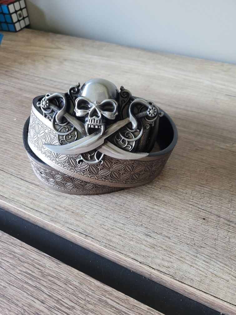 Nowy pasek skórzany metalową trupią czaszka y2k Alternativ Unisex