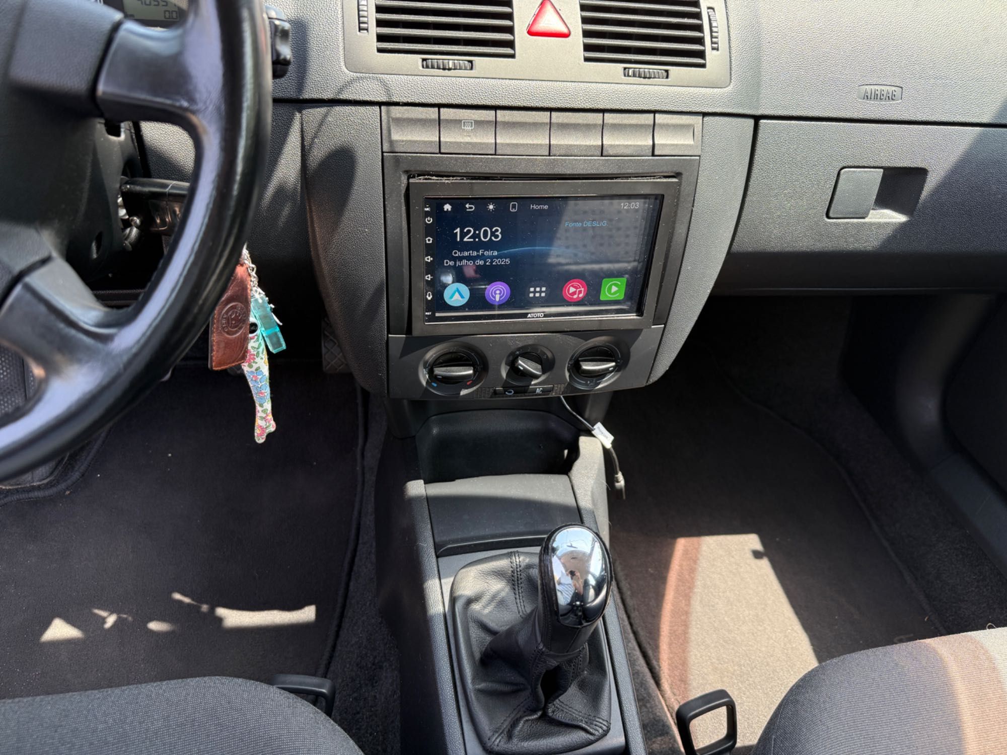 Skoda Fabia impecável com poucos km
