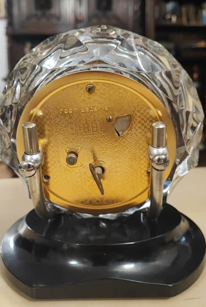 Vintage ZSRR 1970 Mechanicznу zegar MAJAK w kryształowej obudowie .