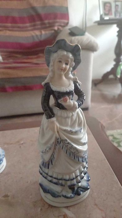 bonecos estatuas antigos