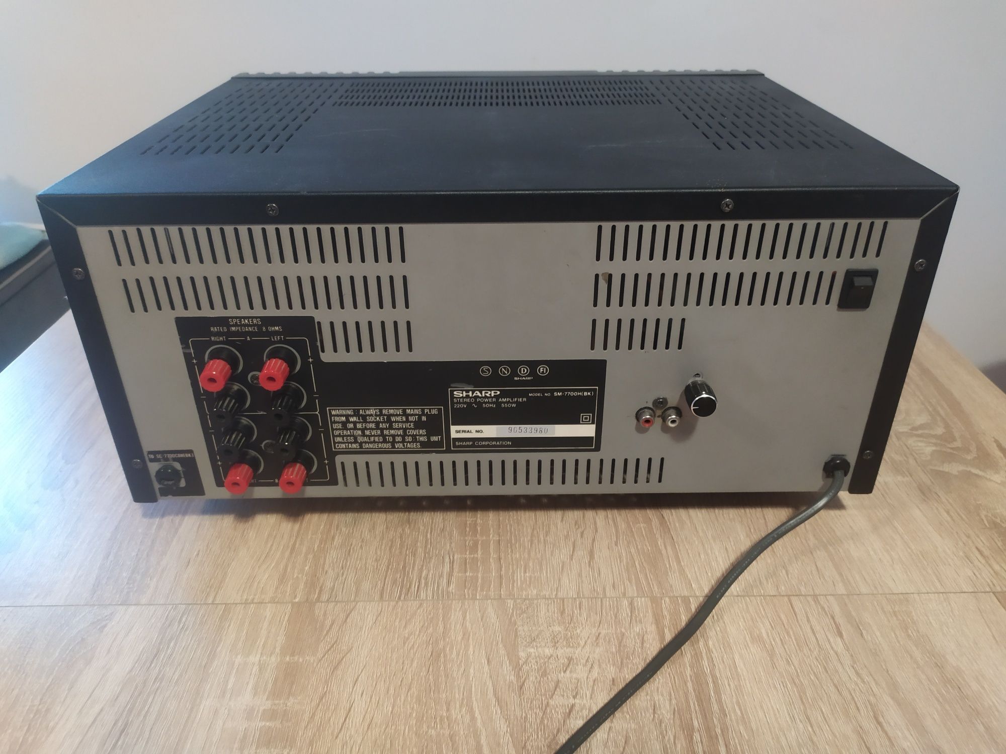 Końcówka mocy SHARP SYSTEM -7700.Model o numerze SM-7700 H(bk).