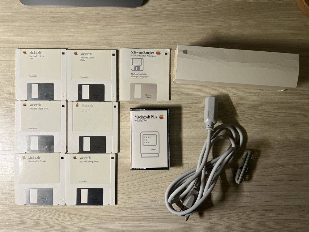Apple Macintosh Plus 1989 року (ретро комп’ютер)