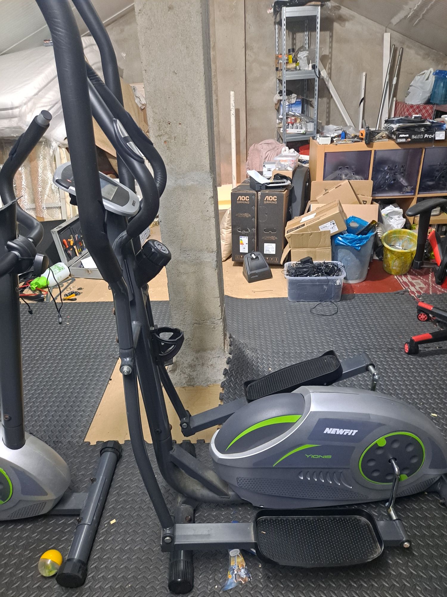 Eliptica Newfit – como nova
Monitor LCD com tempo, distânci