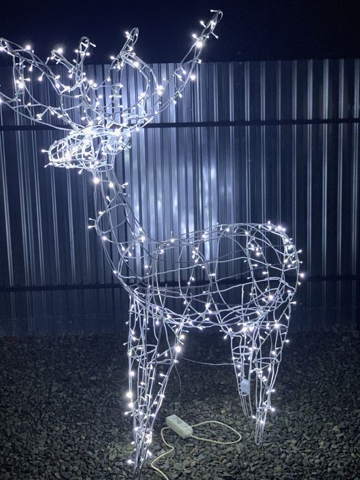 Новорічний олень, олень зі світлом