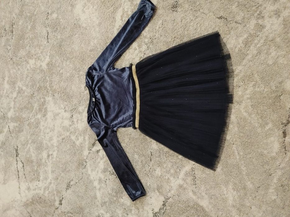 Elegancka granatowa sukienka dla dziewczynki marki Okaidi rozm.128