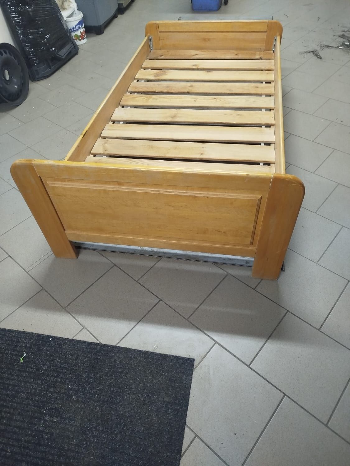 Łóżko drewniane bukowe