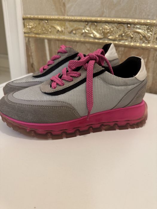 Очень крутие красовки селеконовим подошвай