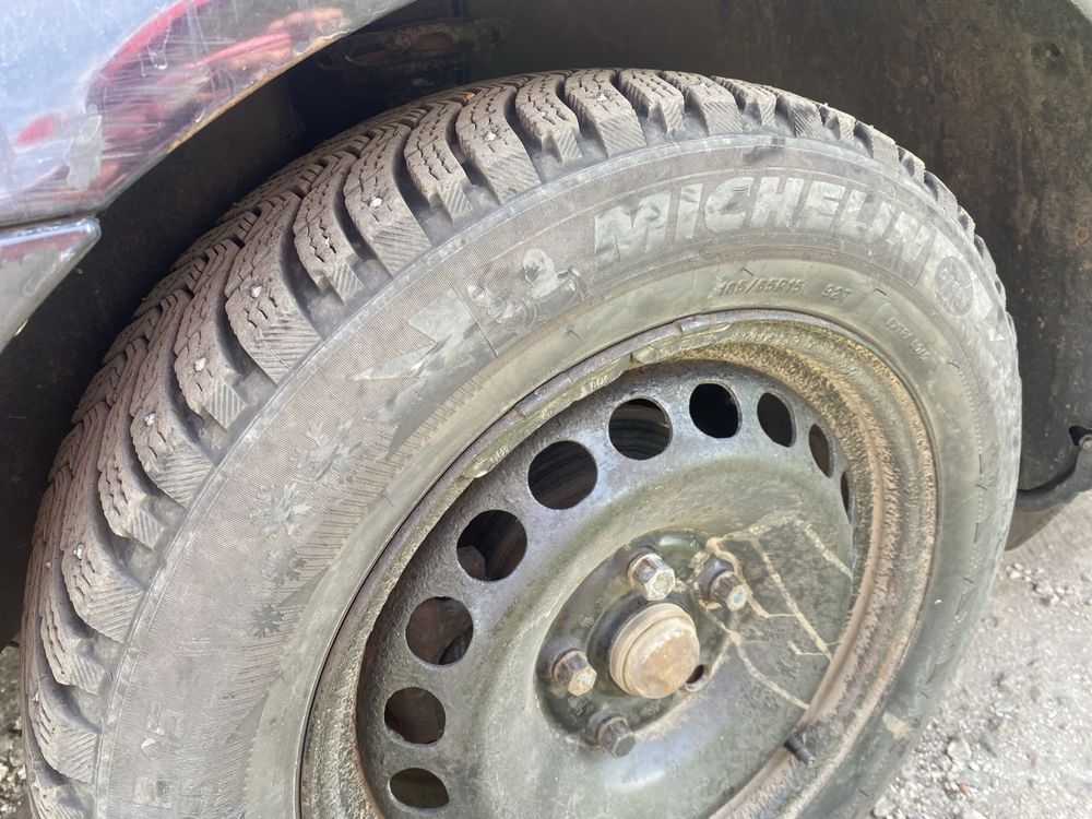 Продам резину зиму michelin состояние нового