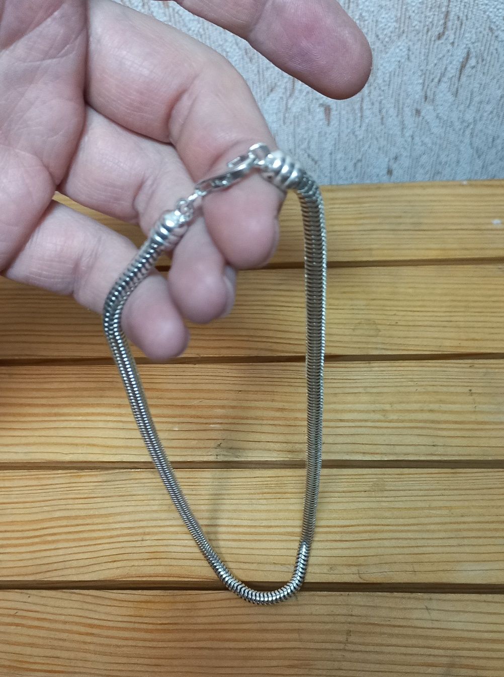 Достойная серебряная (925 проба), цепочка, длиной в 47 см