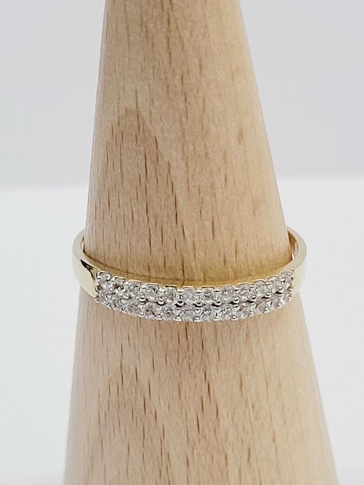 Złoty pierścionek   z cyrkoniami  typ obrączka  roz 20   SKLEP