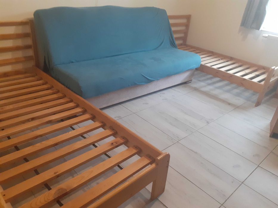 Dwa łóżka z materacem sprzedam