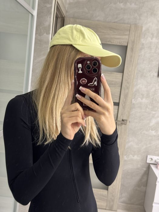 Кепка лимонного кольору