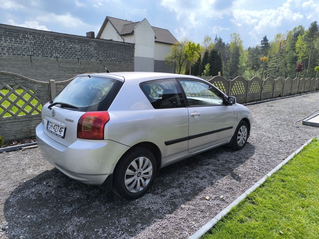 Toyota Corolla 2003 dobry stan długie OC polski salon