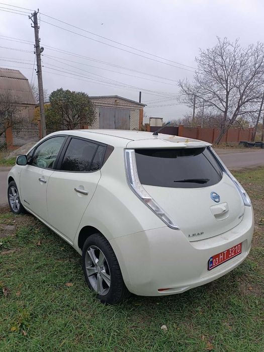 Продам свіжопригнаний Nissan Leaf  2012.батарея 9 палок!!!