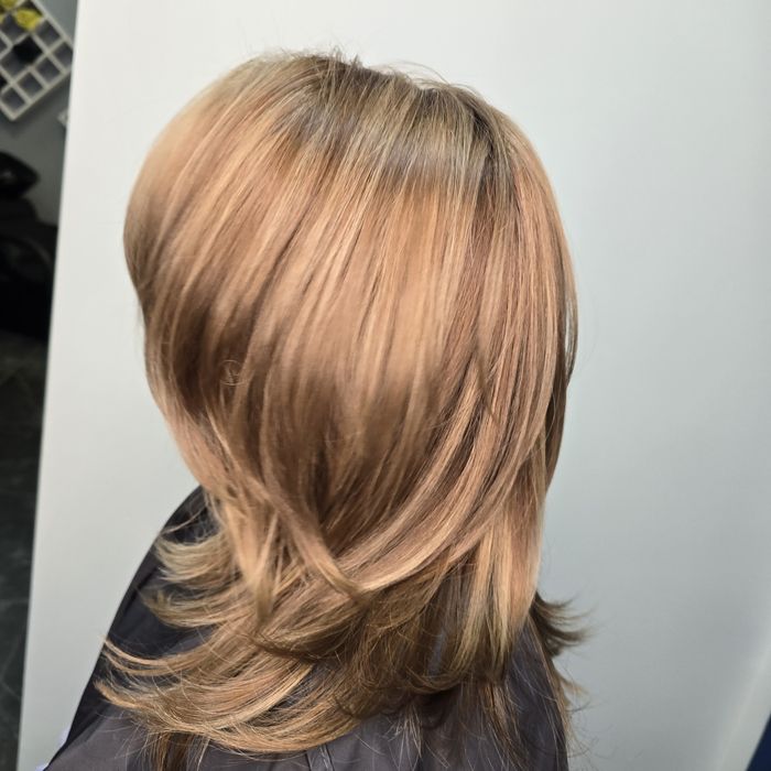 Перукар-колорист  послуги