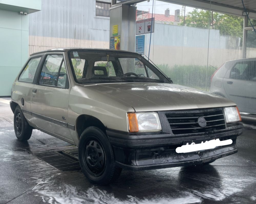 Vendo Opel corsa A 1.2 com mínimos afazeres