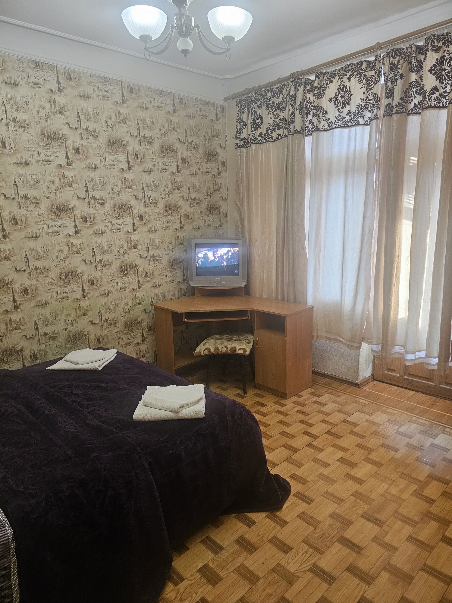 СДАМ ПОСУТОЧНО2к.в центре в парке Бабаева
