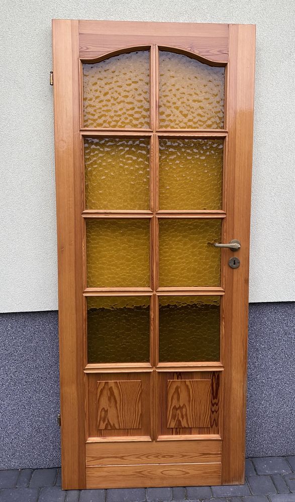 Sprzedam drewniane drzwi