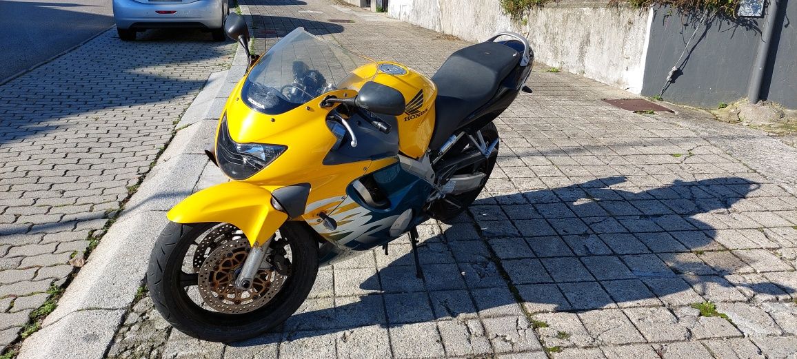 Honda CBR 600 F4