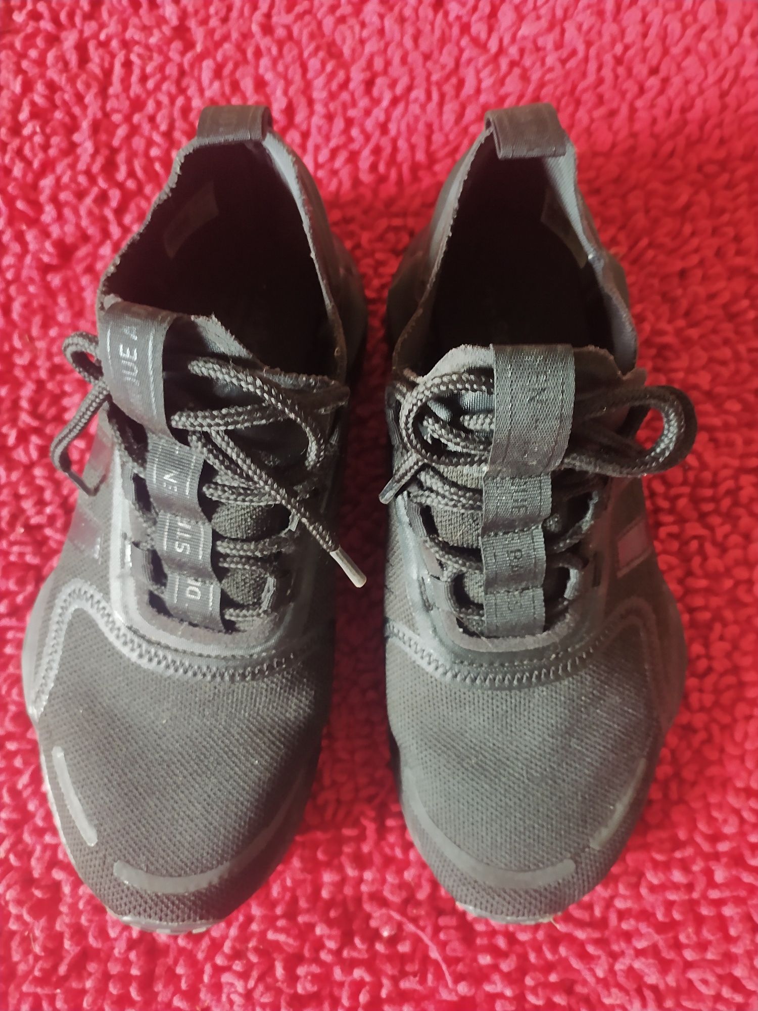 Терміново продам нові кроссовки Adidas.