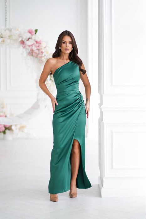 Вечірня приталена сукня на одне плече
