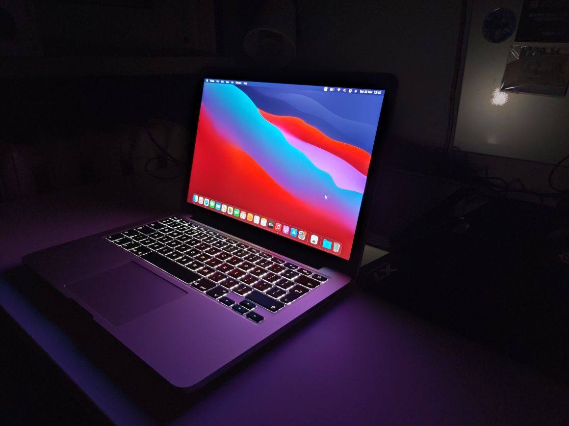 MacBook Pro Retina 13 Intel I7 8GB RAM 256GB