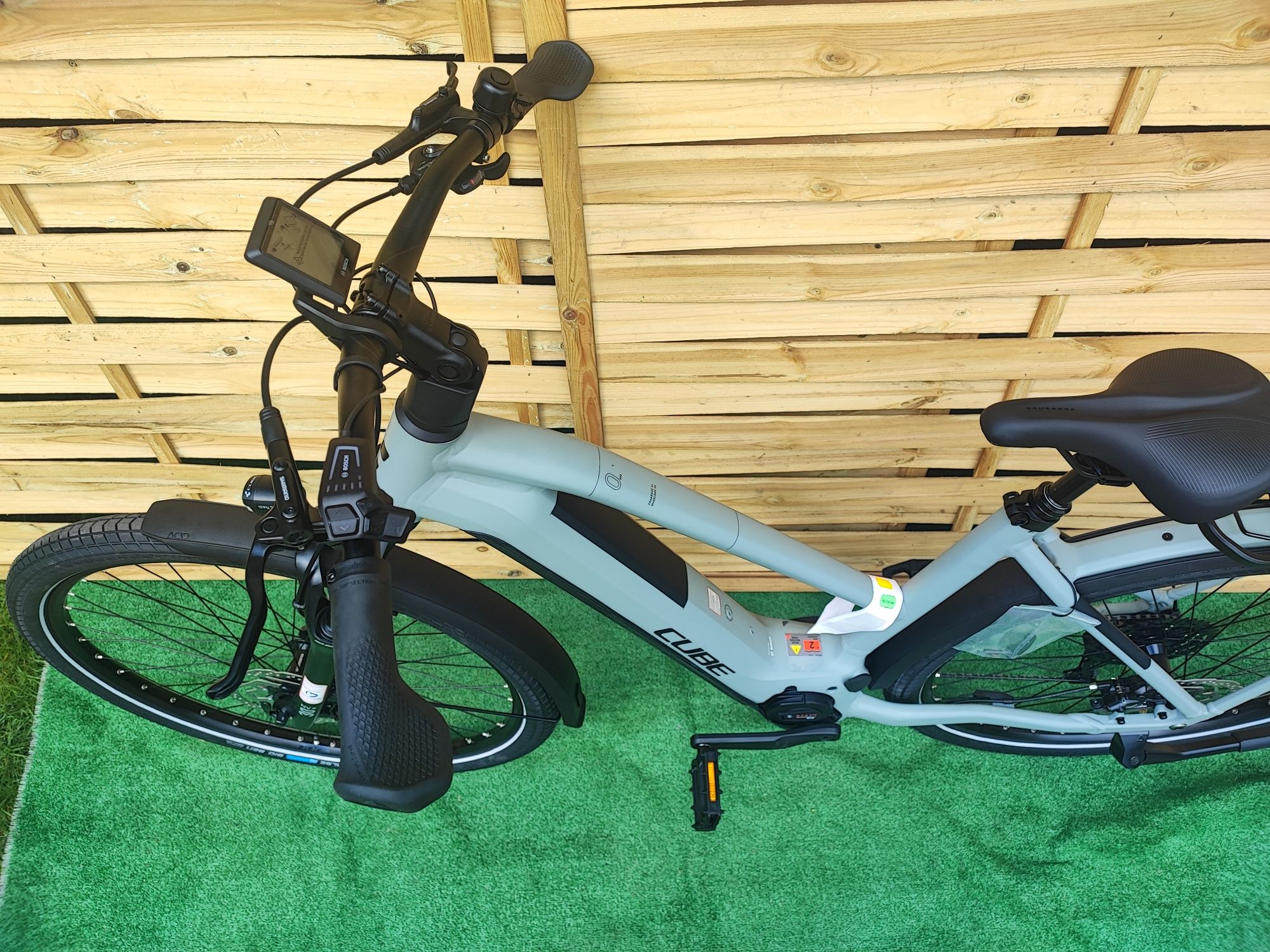 Rower Cube Elektryczny  M Nowy!