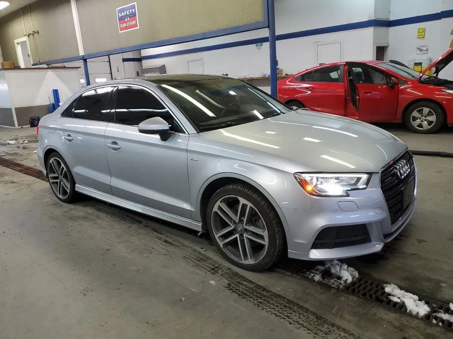 Audi A3 Piękny sedan w drodze do Polski